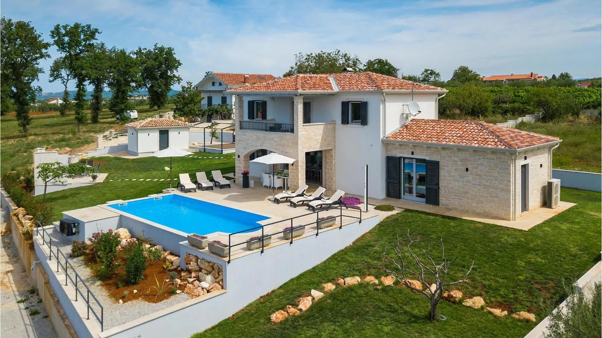 Villa Marika Lasci 0*,