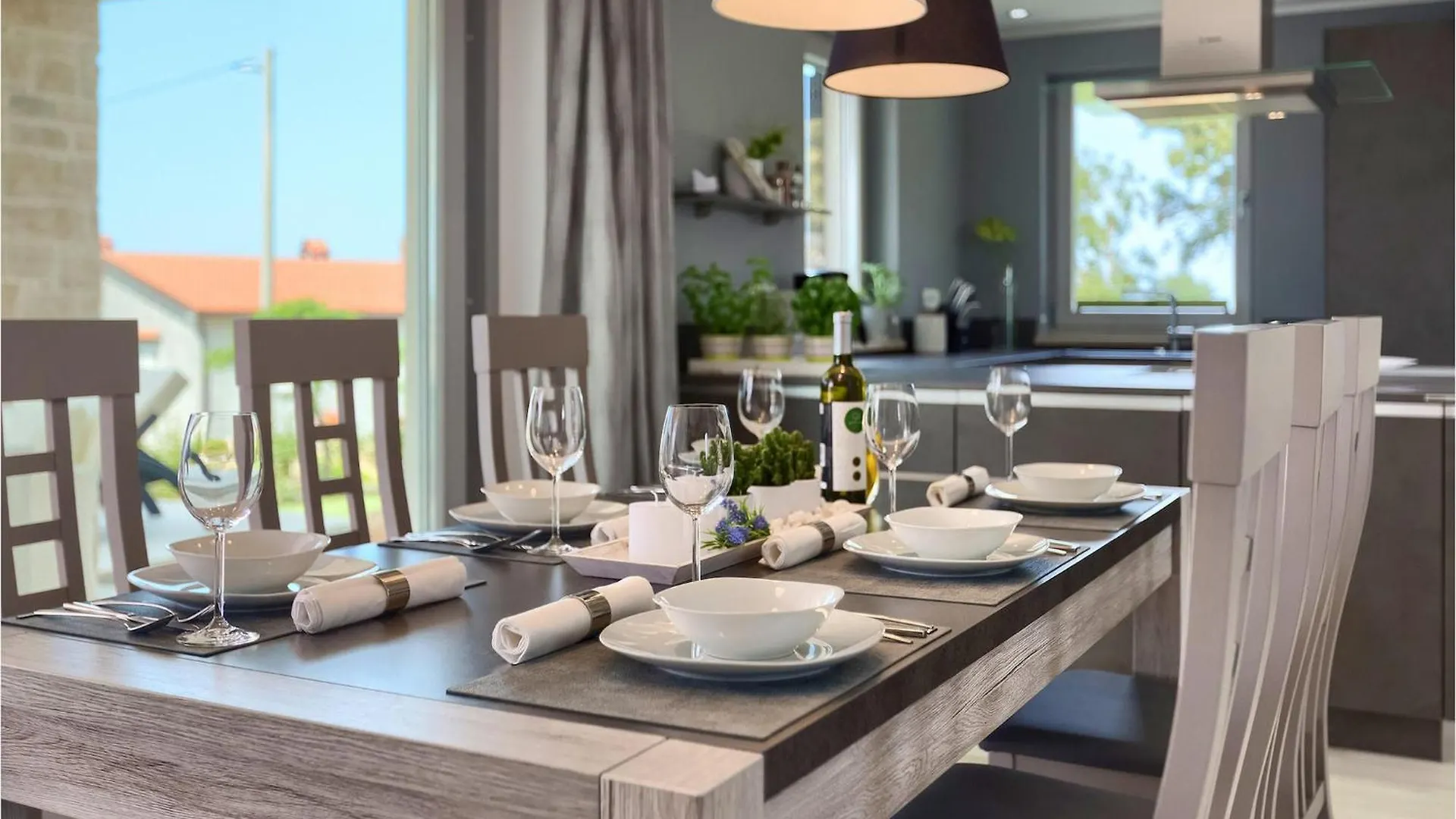 Villa Marika Lasci 0*,